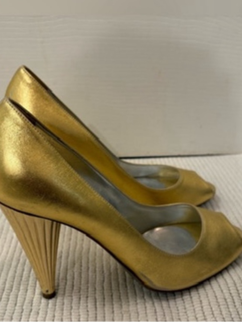 🛍️Dolce & Gabbana Authentic Vintage Metallic Gold High Heels W/Box & Dust Cover
